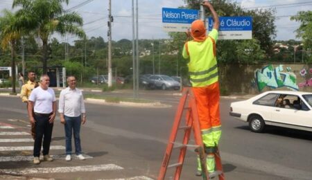 Implantação de novas placas com nomes de ruas e avenidas de Hortolândia