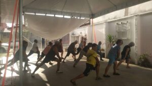 Nova tenda no UBS Amanda I facilita as aulas de lian gong
