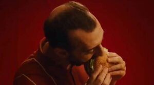 Sanduíche de graça para calvos no Burguer King: loja de Hortolândia participa da ação