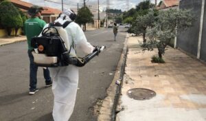 Brigada de combate contra o Aedes aegypti em empresas de Hortolândia: orientação é para que casos não cresçam ainda mais!