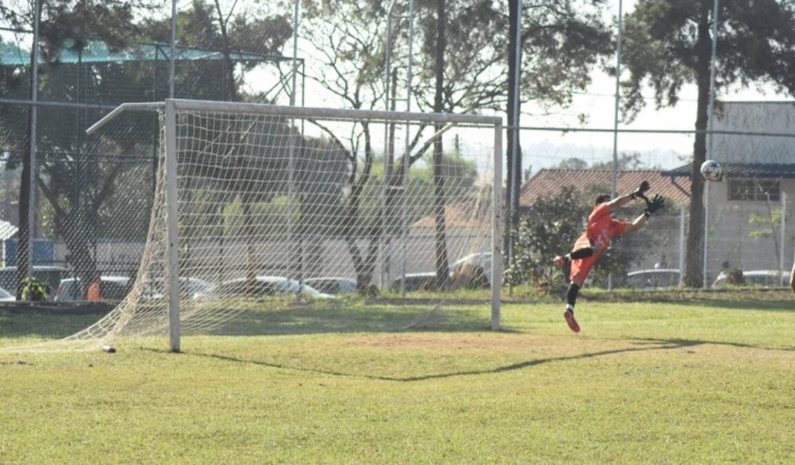 Grupos das duas principais divisões do futebol amador