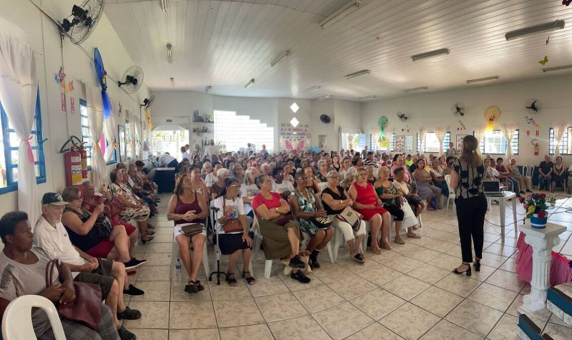 Orientação sobre serviços de saúde para melhor idade em Hortolândia