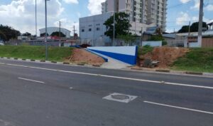 Construção de rampa de acesso para PCD facilitará o trânsito de pessoas na região do Jd. Novo Ângulo