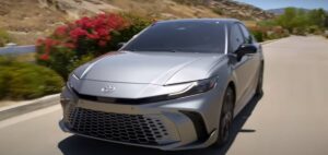 Conheça o Toyota Camry 2025, modelo que pode substituir o Corolla Cross