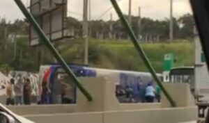 Acidente com ônibus escolar em Paulínia deixa ao menos 5 pessoas feridas