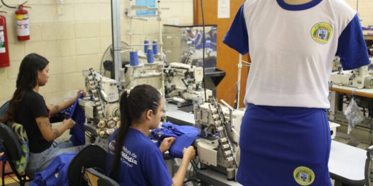 kit de uniforme escolar para 2025