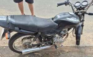 Homem resiste à prisão ao ser flagrado em motocicleta com placa e chassi adulterados em Sumaré