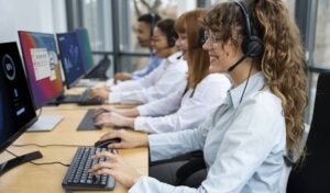 Curso gratuito de telemarketing com mais de 1.000 vagas: inscreva-se até domingo!