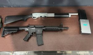 Roubo de carro e réplicas de arma de fogo: polícia prende homem no Pq. Orestes Ôngaro