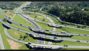 Carreta pega fogo na Rodovia dos Bandeirantes e causa lentidão em Campinas