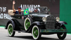 Carros antigos que participaram de desfile no GP Brasil serão exibidos no 9º Encontro Brasileiro de Autos Antigos