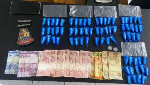 Polícia encontra 70 porções de cocaína escondidas em carenagem de moto em Nova Odessa