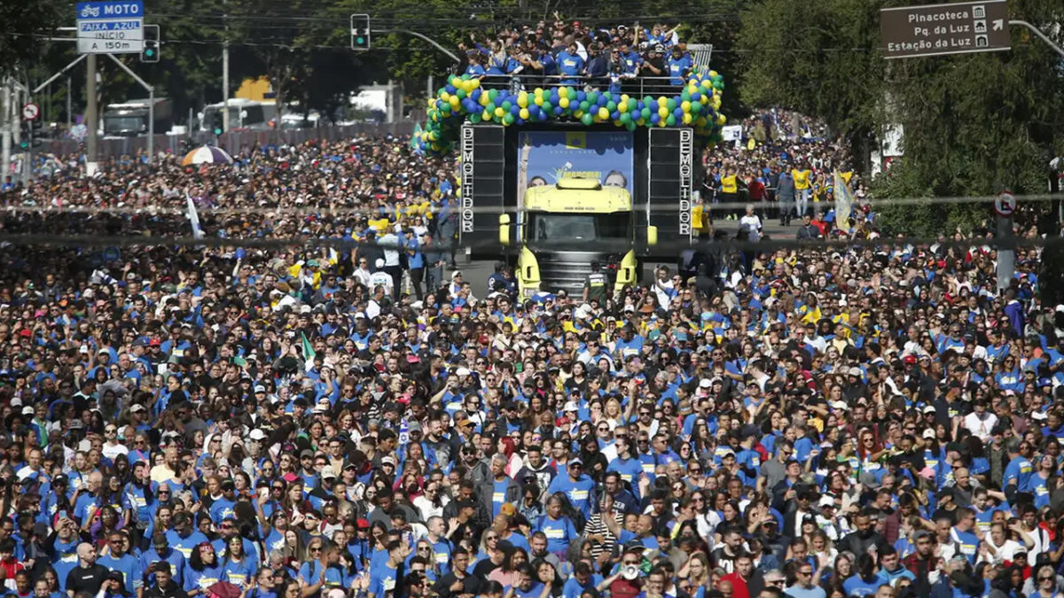 Marcha para Jesus em São Paulo atrai multidão