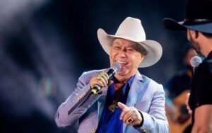 Cantor sertanejo Milionário sofre AVC e é internado