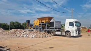 Usina móvel transforma entulhos em recursos valiosos em Hortolândia