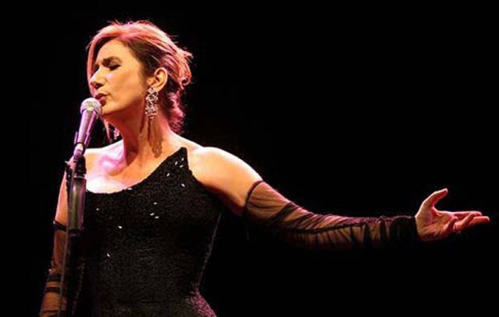 Show gratuito de Zizi Possi