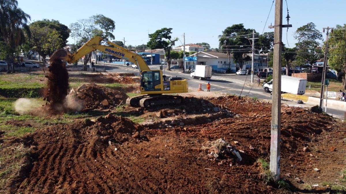 viaduto sobre a linha férrea na Vila Real