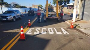 Importante rua do Jd. Nova Europa recebe novas lombadas para segurança no trânsito