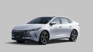BYD King supera Corolla híbrido nas vendas de novembro de 2024