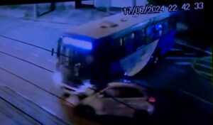 Jovem sem CNH causa acidente e passageiro fica preso às ferragens em Campinas