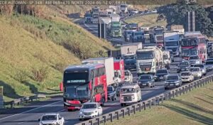 Acidente na Rodovia dos Bandeirantes causa 14 km de congestionamento