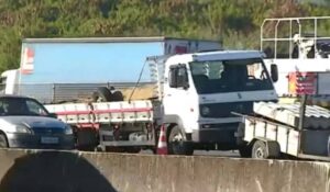 Roda de caminhão se solta e causa lentidão em rodovia de Campinas