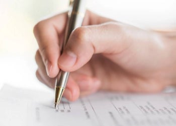 Vinhedo abre concurso