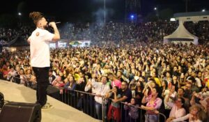 Show do Maneva atrai mais de 10 mil pessoas na Praça A Poderosa