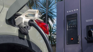 Volvo Car Brasil lidera investimentos em eletropostos rápidos por todo o país