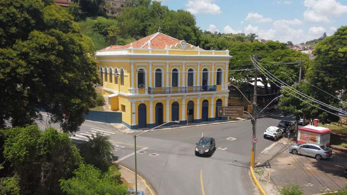 Pedreira anuncia concurso público com salários de até R$ 15 mil