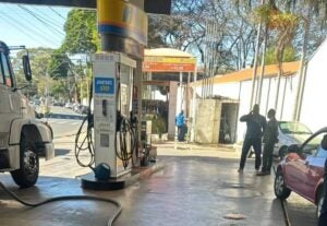 Posto de combustível em cidade da região é interditado por venda de etanol adulterado