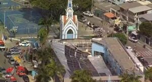 Teto de igreja desaba em Recife e deixa dois mortos