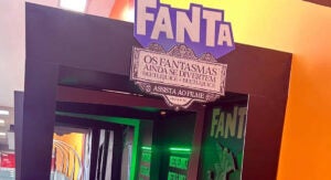 Experiência interativa da Fanta Beetjuice no Supermercados Pague Menos Campinas