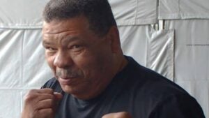 Maguila, ex-campeão de boxe, morre aos 66 anos