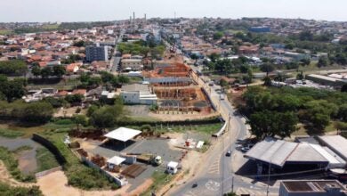 viaduto sobre linha férrea na Vila Real