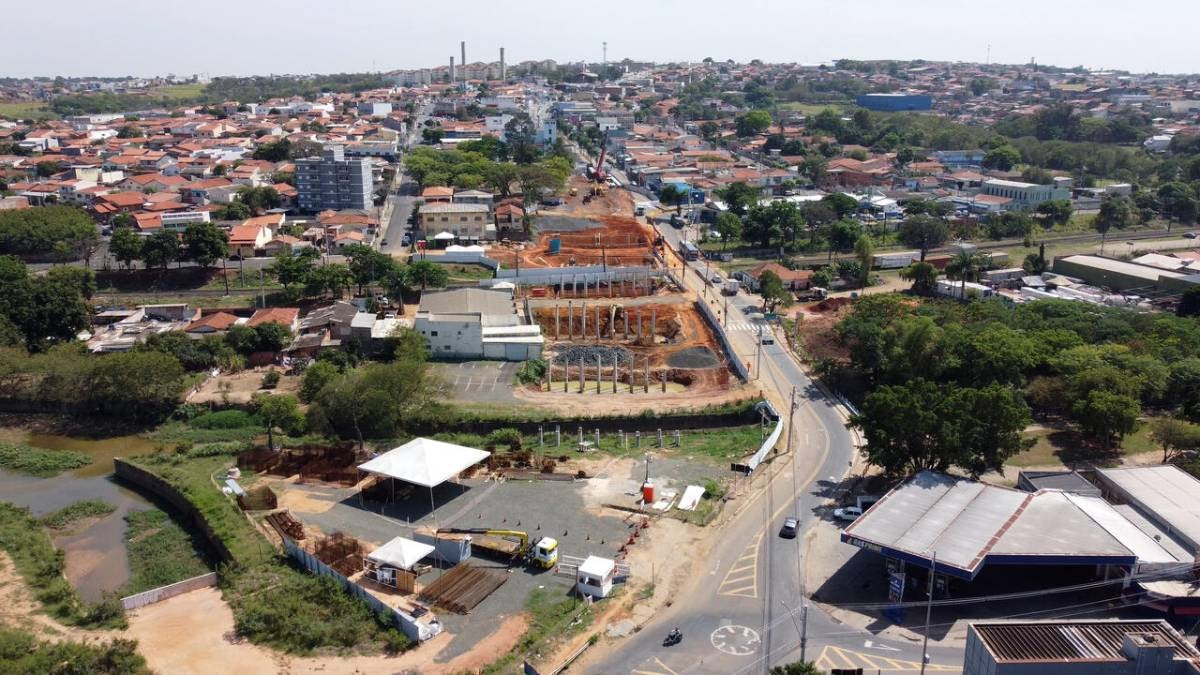 viaduto sobre linha férrea na Vila Real