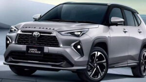 Toyota Yaris Cross 2025 promete 30 km por litro