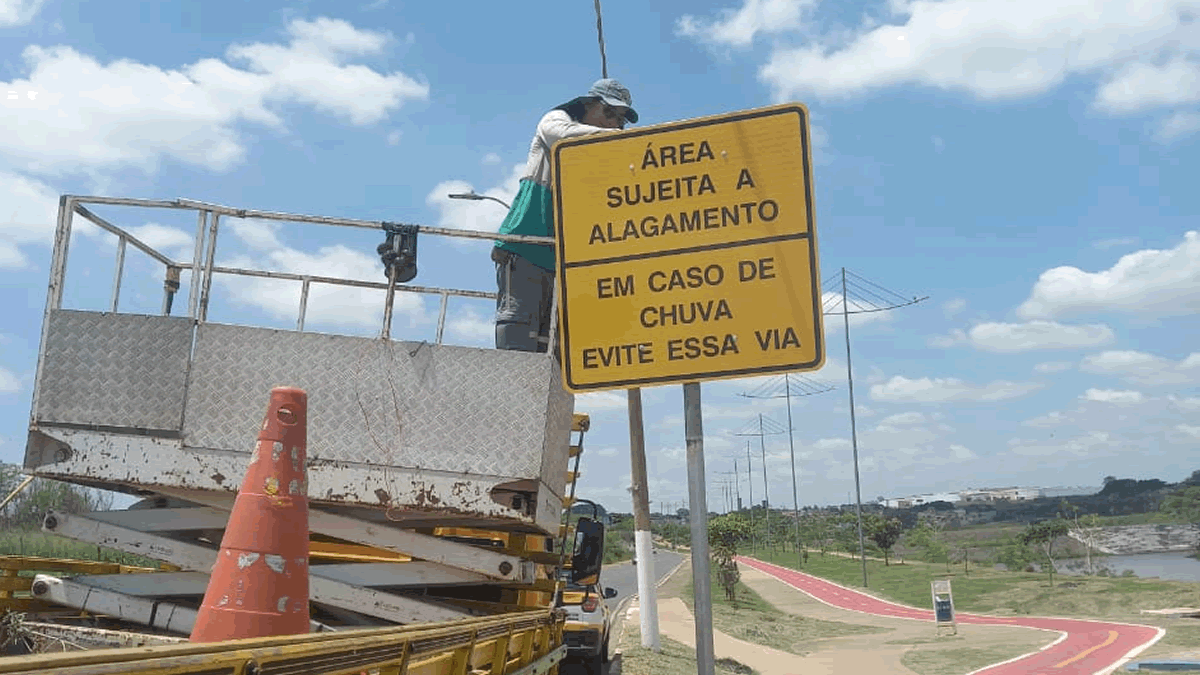 Hortolândia sinaliza áreas de risco de alagamento para proteger motoristas em dias de chuva