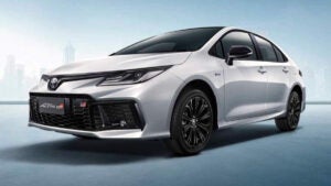 Novo Toyota Corolla GR Sport 2025 promete mais de 23 km/l