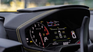 NTK explica significados das seis luzes no painel do carro