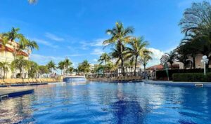 Criança que se afogou em piscina no Royal Palm teria ficado 7 minutos debaixo d’água