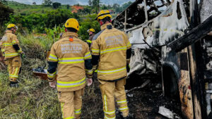 Tragédias em MG e RS: queda de avião e colisão na BR-116 marcam final de semana