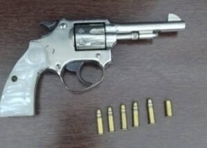 Homem atira na própria perna com arma irregular e é preso em Hortolândia