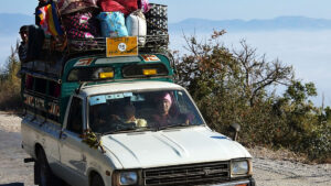 Viagens seguras no fim de ano: cuidados com o excesso de bagagem e revisão veicular
