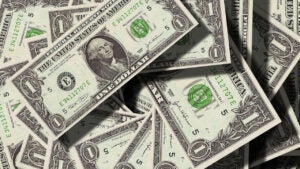 Dólar em alta: mercado reage às tarifas de Trump contra o Brasil