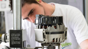Valeo apresenta sistema híbrido inovador produzido no Brasil