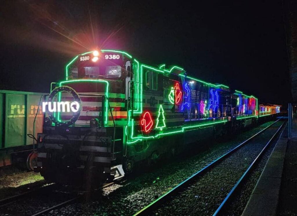 trem iluminado de natal