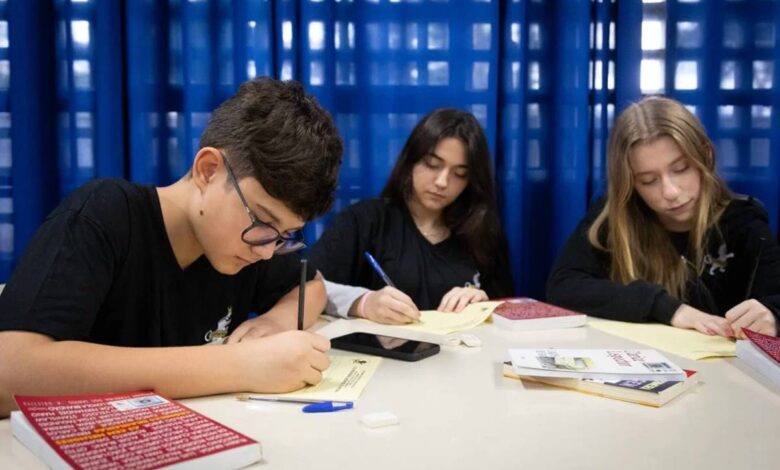 monitores estudantis