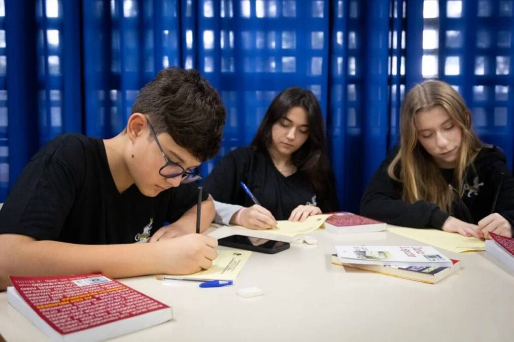 monitores estudantis