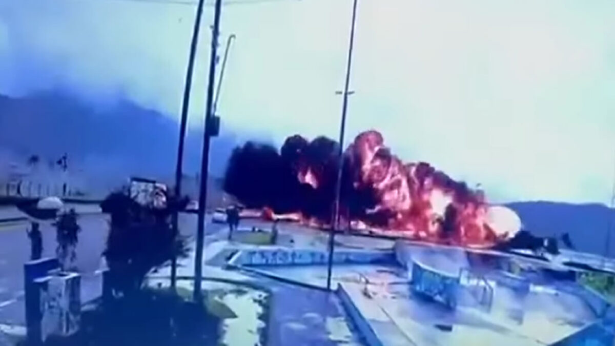 Aeronave de pequeno porte cai e explode em Ubatuba